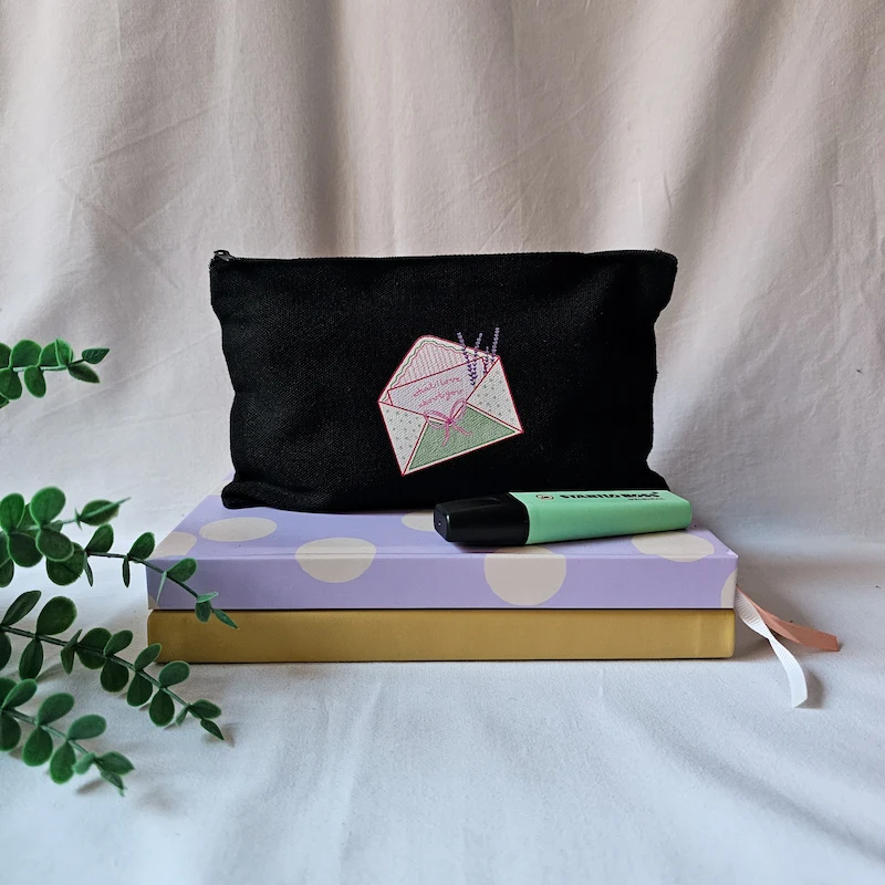 Estuche negro 'What I love about you'