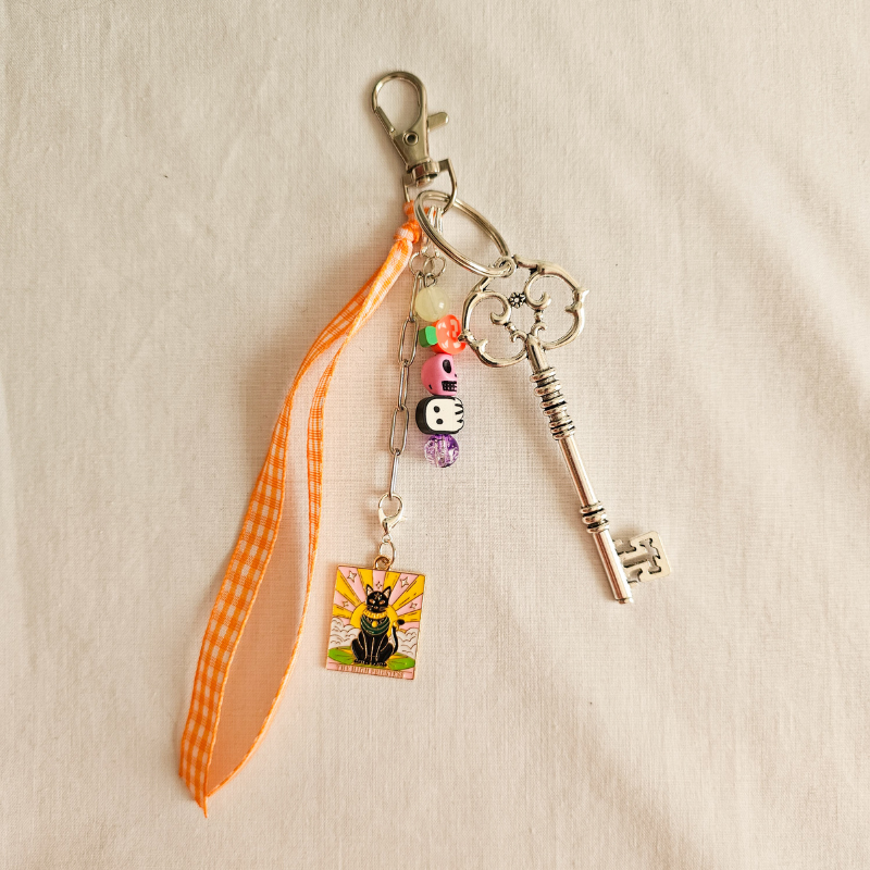 charm llave misteriosa