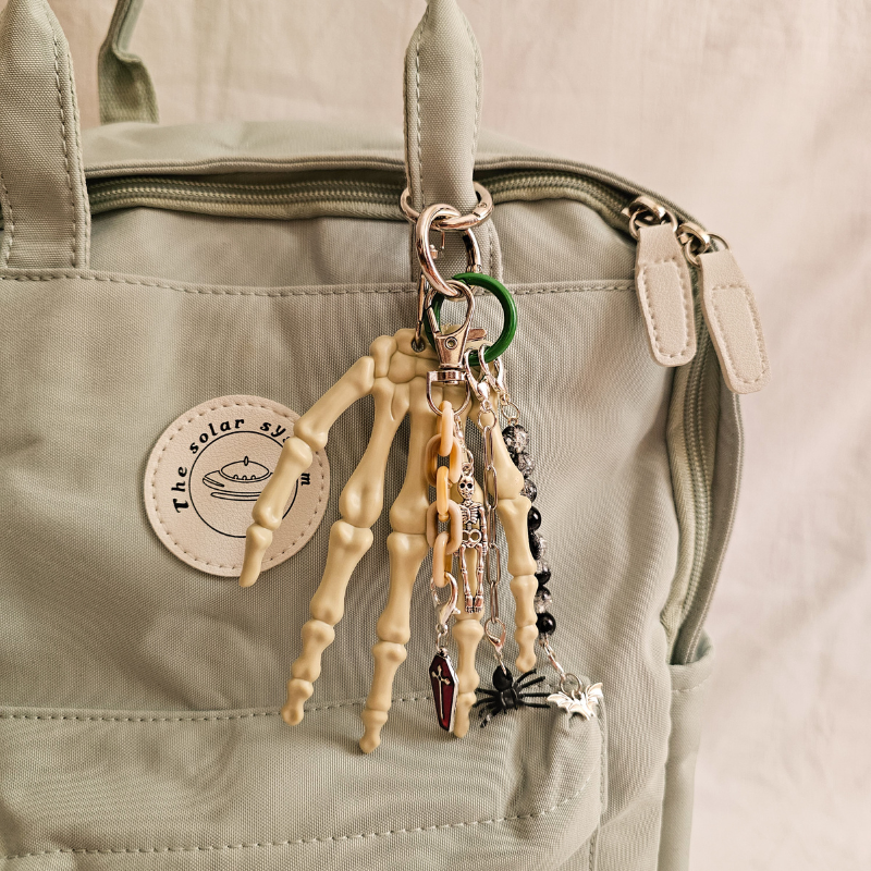 charm mano esqueleto