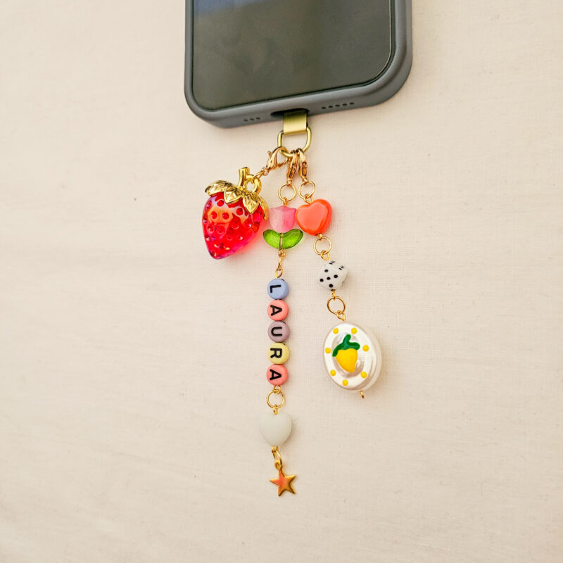 Phone Charm Strawberry Dreams – Personalizable y Cute