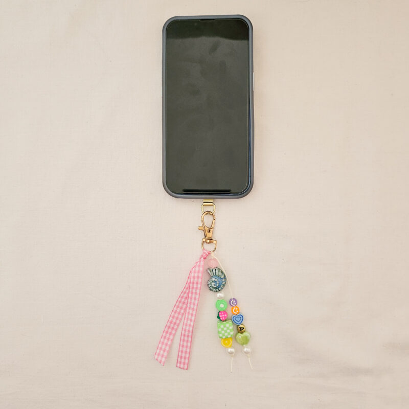 Phone Charm Coquette con Lazo Vichy Rosa – Cute, Colorido y Hecho a Mano