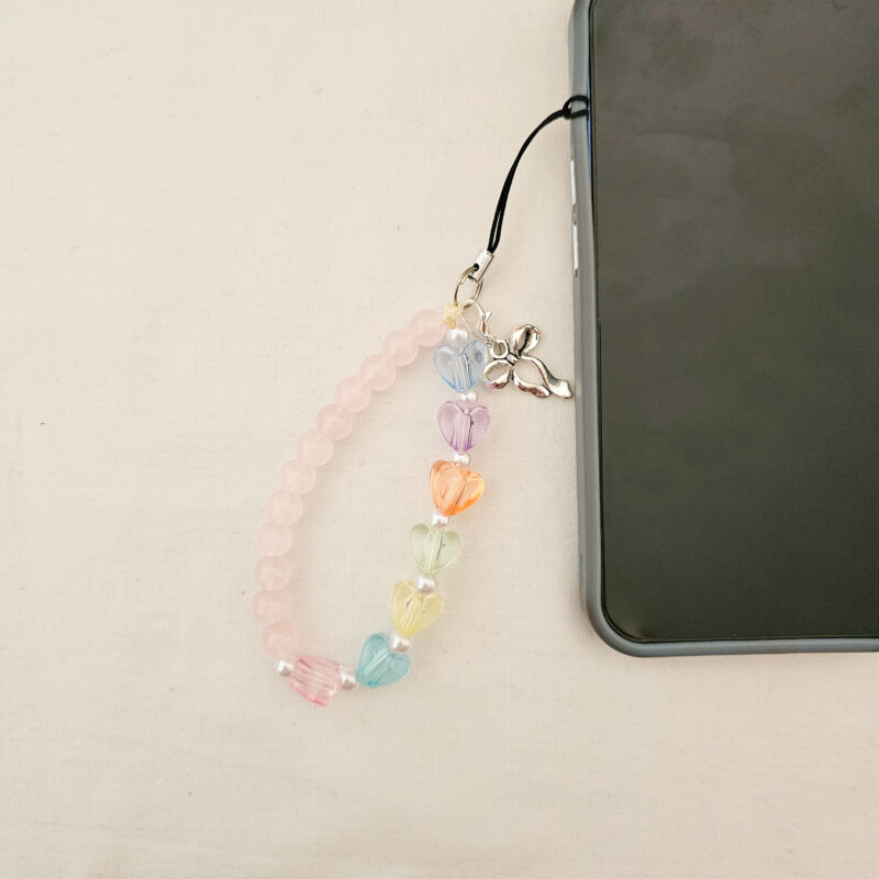 Phone Charm “Sweet Rainbow Hearts” – Cute, Colorido y Hecho a Mano